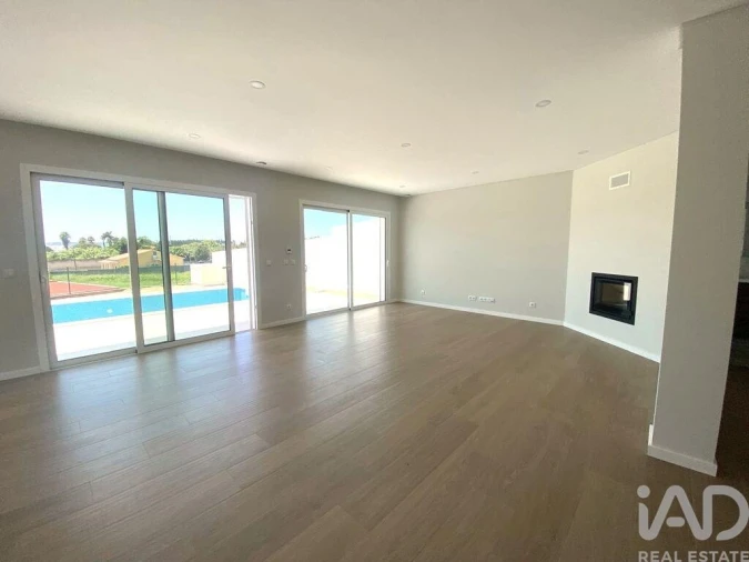 Moradia T4 para Venda em Alfeizerão Foto 2