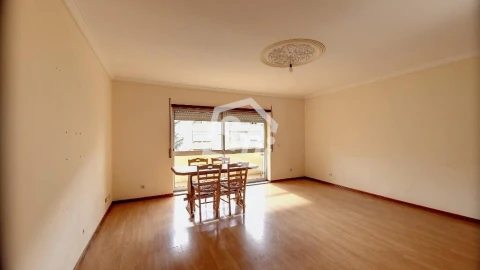 Apartamento T3 para Arrendamento em Pena, Quintã e Vila Cova