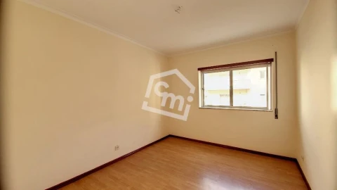 Apartamento T3 para Arrendamento em Pena, Quintã e Vila Cova