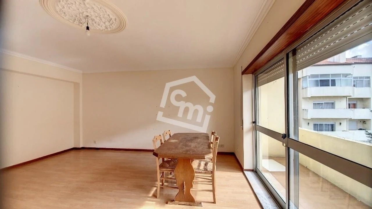 Apartamento T3 para Arrendamento em Pena, Quintã e Vila Cova Foto 4