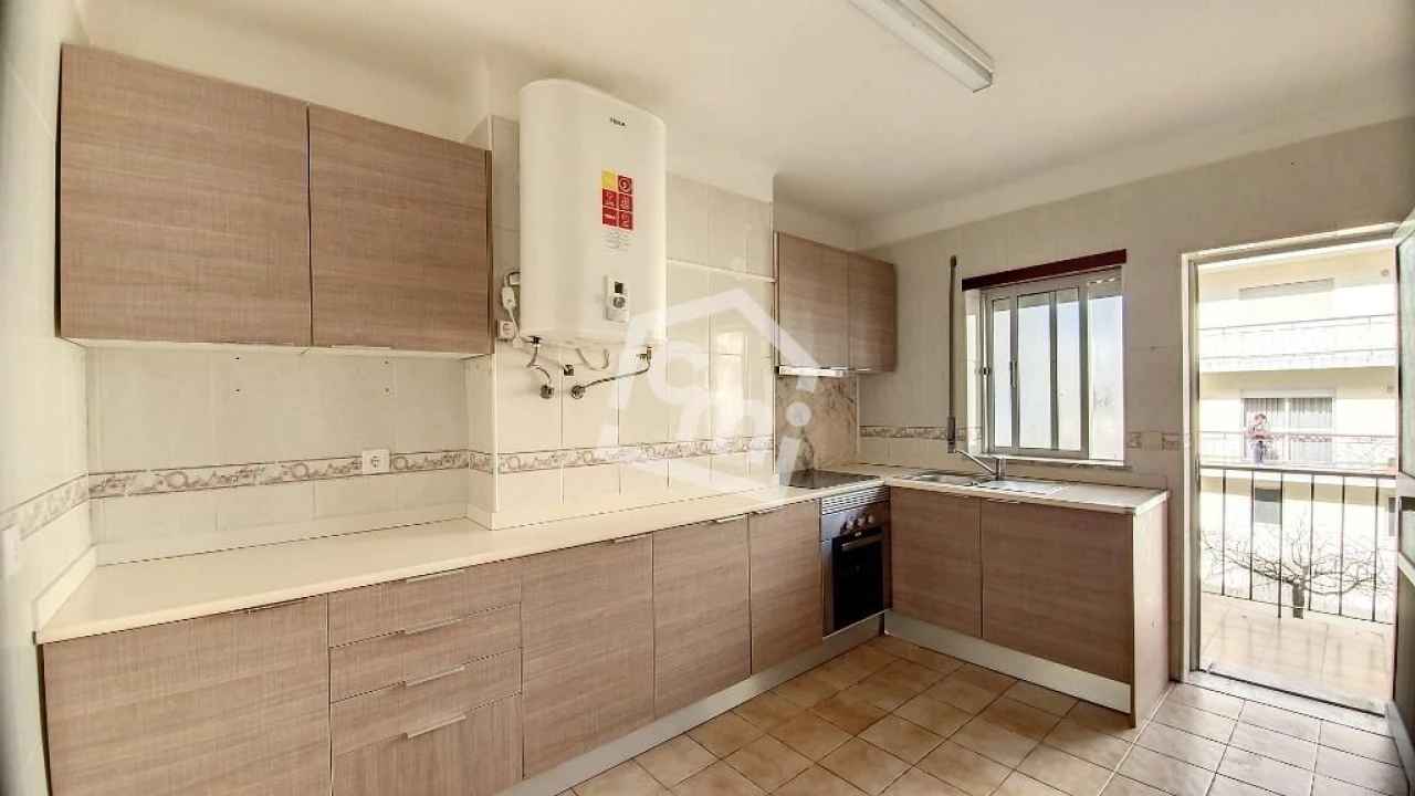 Apartamento T3 para Arrendamento em Pena, Quintã e Vila Cova Foto 2