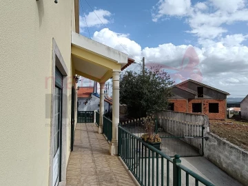 Moradia T3 para Venda em Campelos e Outeiro da Cabeça