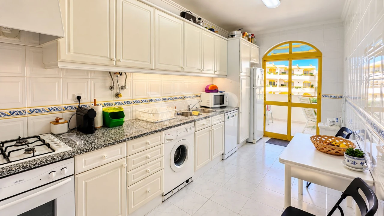 Apartamento T2 para Venda em Quarteira Foto 3