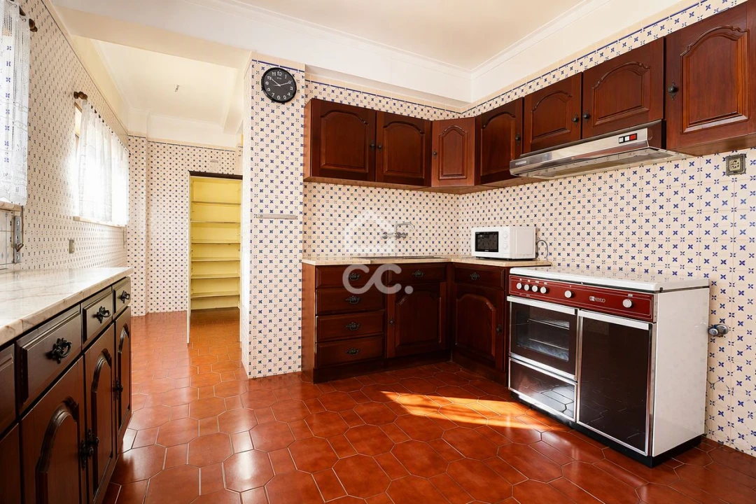 Apartamento T4 para Venda em Santo Antonio dos Olivais Foto 1