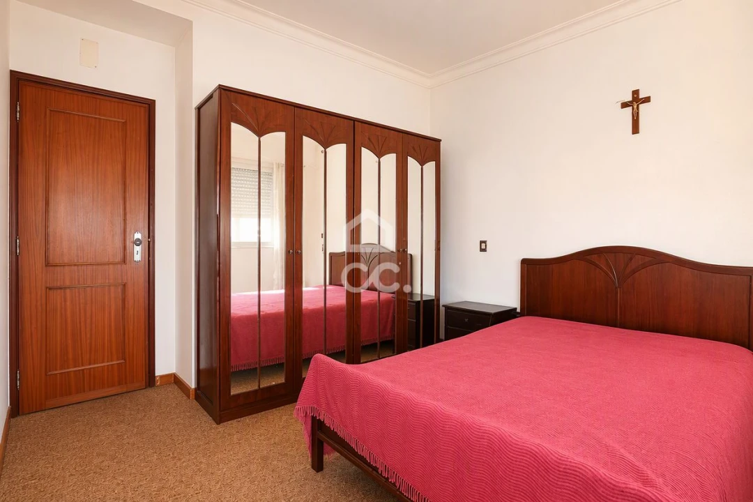 Apartamento T4 para Venda em Santo Antonio dos Olivais Foto 11