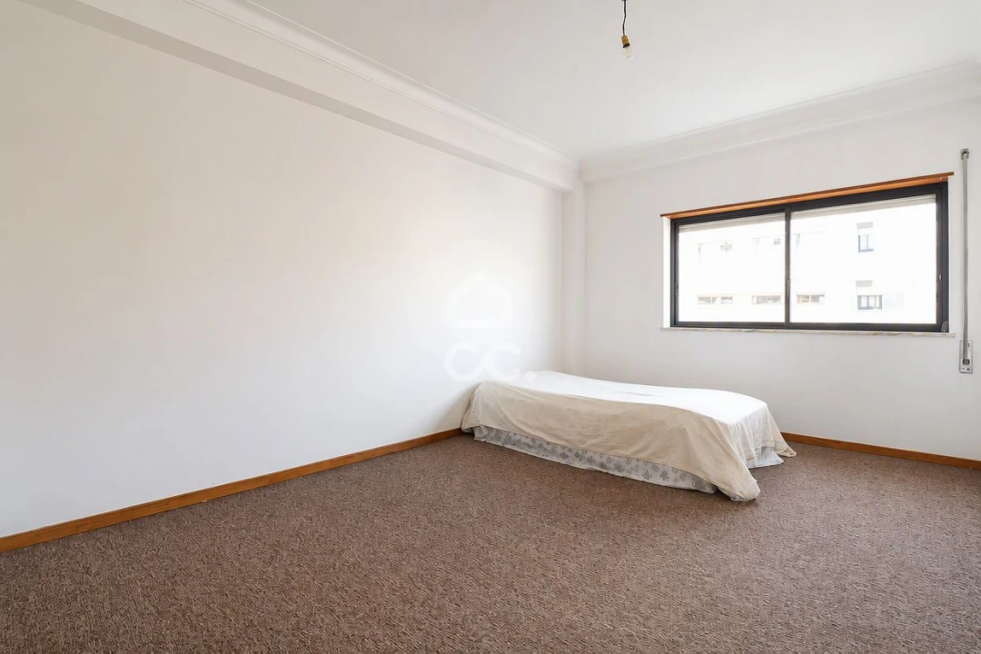 Apartamento T4 para Venda em Santo Antonio dos Olivais Foto 8