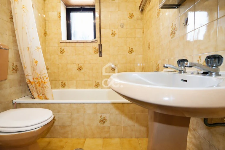 Apartamento T4 para Venda em Santo Antonio dos Olivais Foto 16