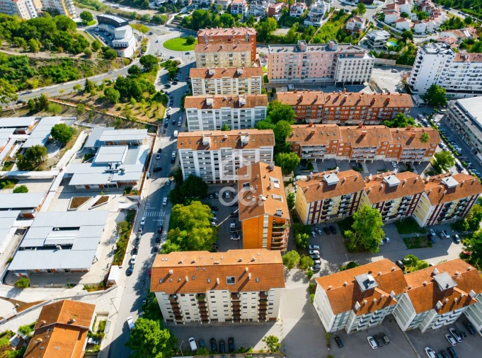 Apartamento T4 para Venda em Santo Antonio dos Olivais Foto 27