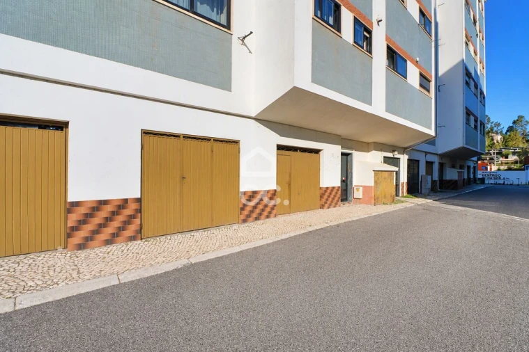 Apartamento T4 para Venda em Santo Antonio dos Olivais Foto 21