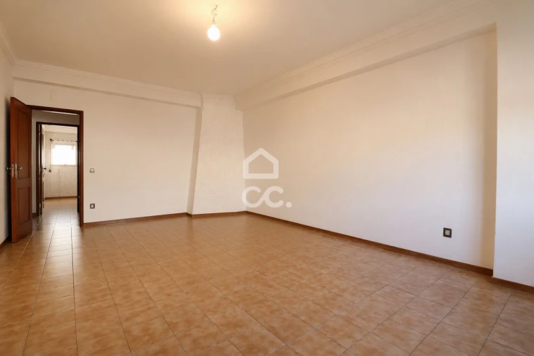 Apartamento T4 para Venda em Santo Antonio dos Olivais Foto 5