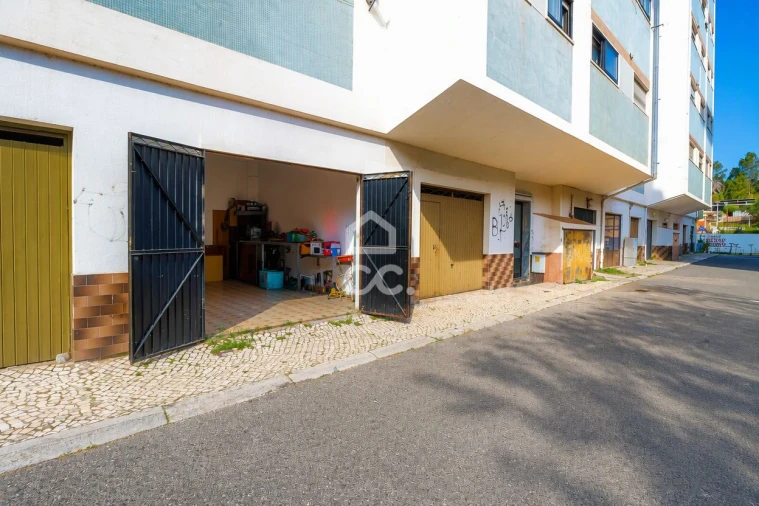Apartamento T4 para Venda em Santo Antonio dos Olivais Foto 23
