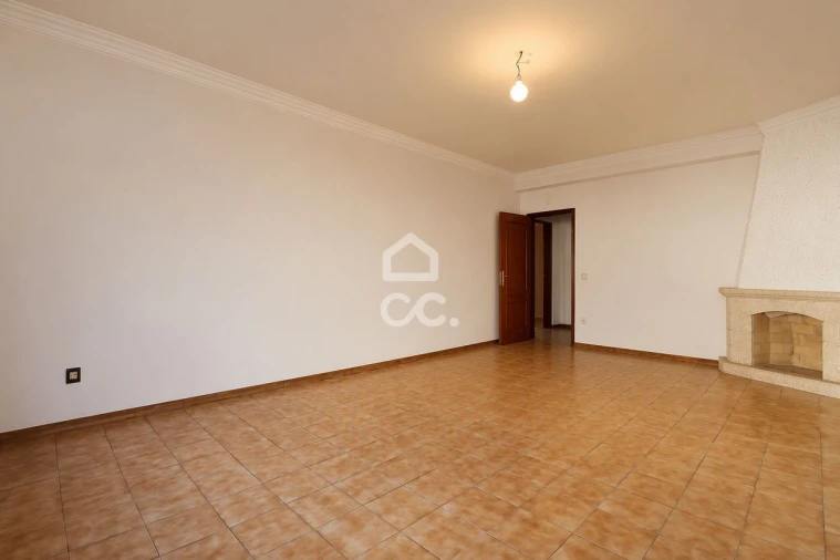 Apartamento T4 para Venda em Santo Antonio dos Olivais Foto 4