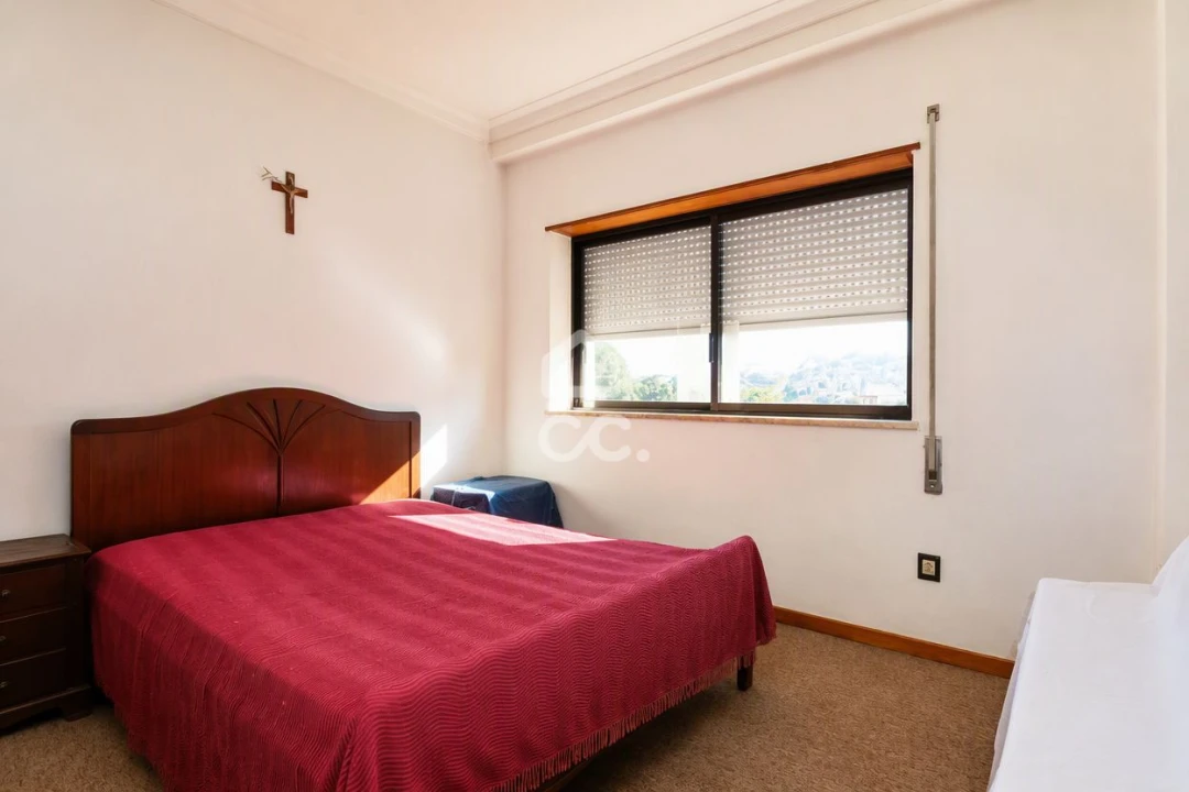 Apartamento T4 para Venda em Santo Antonio dos Olivais Foto 10