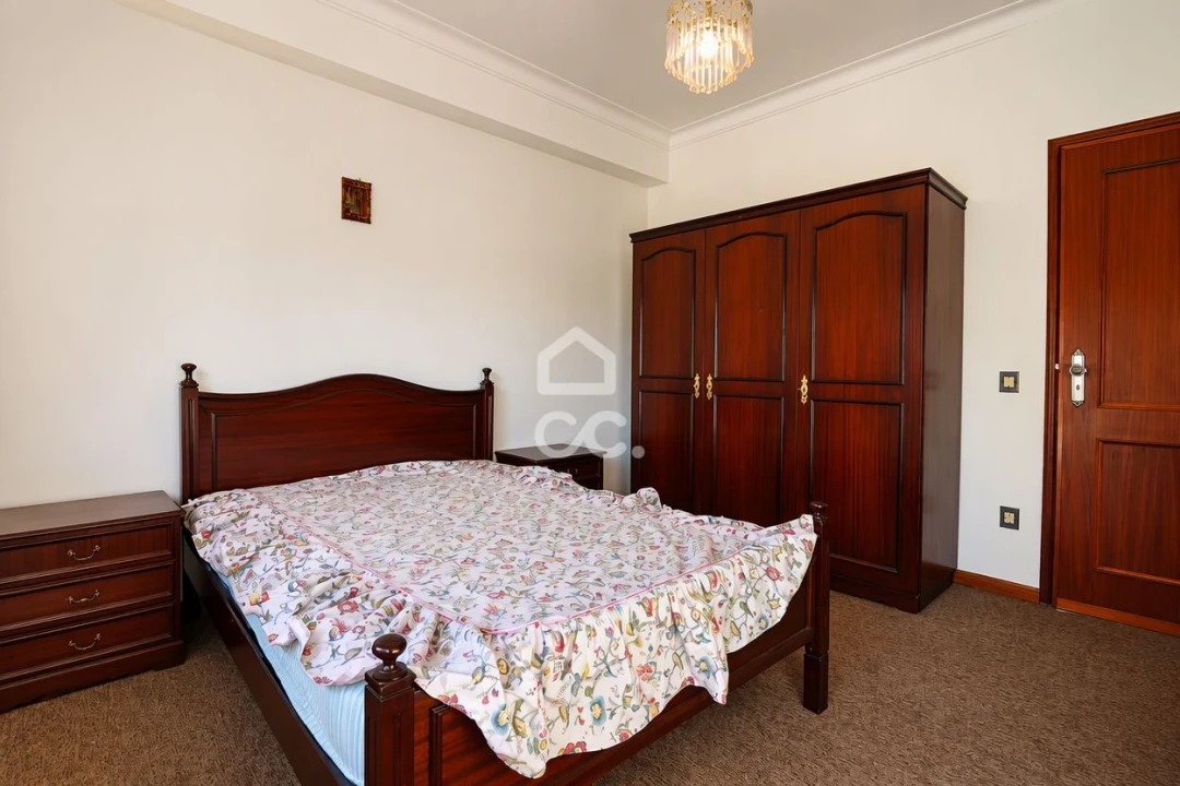 Apartamento T4 para Venda em Santo Antonio dos Olivais Foto 7