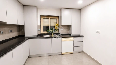 Moradia T6 para Venda em Regilde