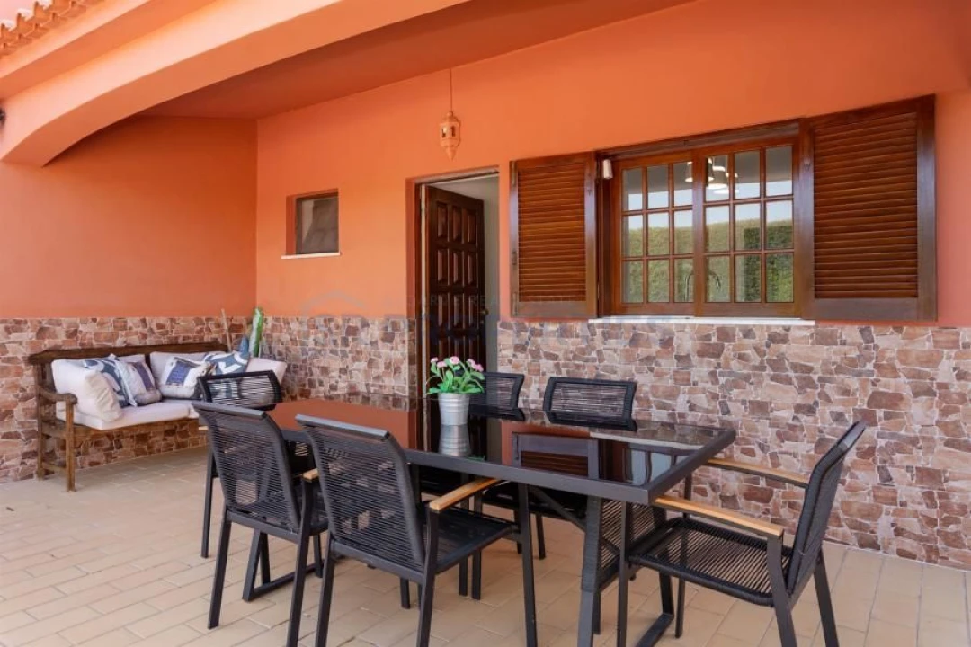 Moradia T4 para Venda em Guia Foto 33