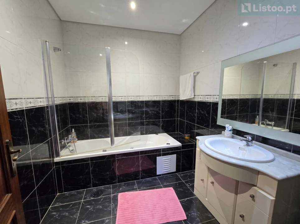 Apartamento T3 para Venda em Arcozelo Foto 18