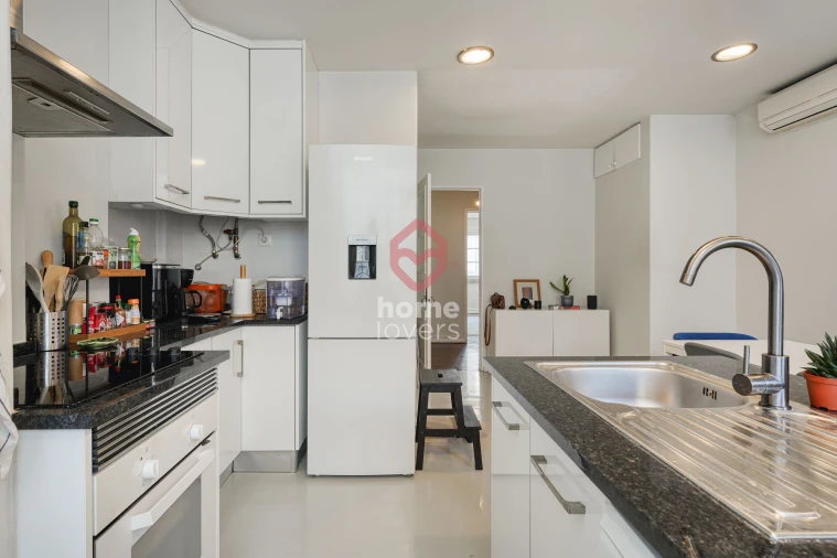 Apartamento T2 para Venda em Santo António Foto 12