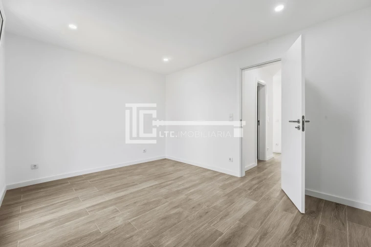 Apartamento T3 para Venda em Marvila Foto 22