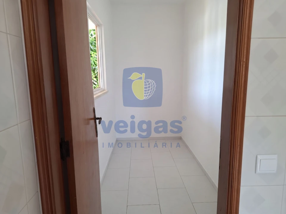 Moradia T6 para Venda em Quarteira Foto 27