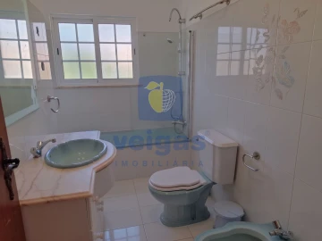 Moradia T6 para Venda em Quarteira