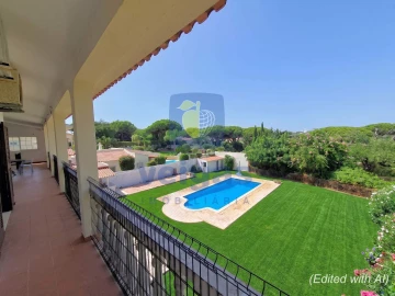 Moradia T6 para Venda em Quarteira