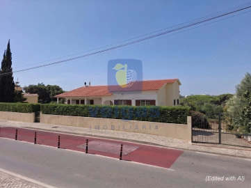 Moradia T6 para Venda em Quarteira