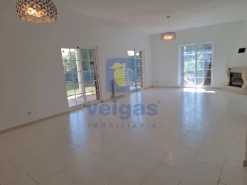 Moradia T6 para Venda em Quarteira