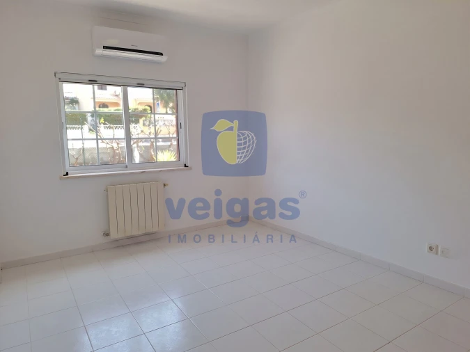 Moradia T6 para Venda em Quarteira Foto 14