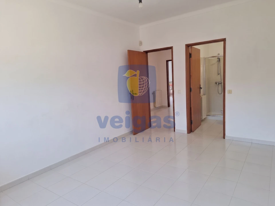 Moradia T6 para Venda em Quarteira Foto 15