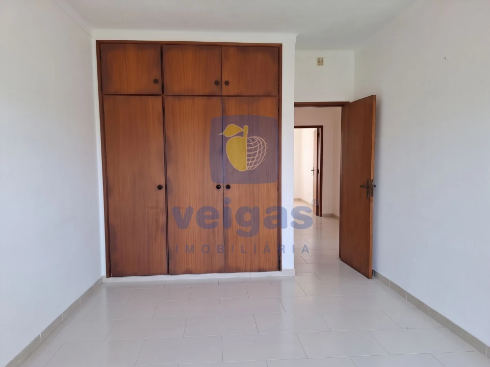 Moradia T6 para Venda em Quarteira Foto 13