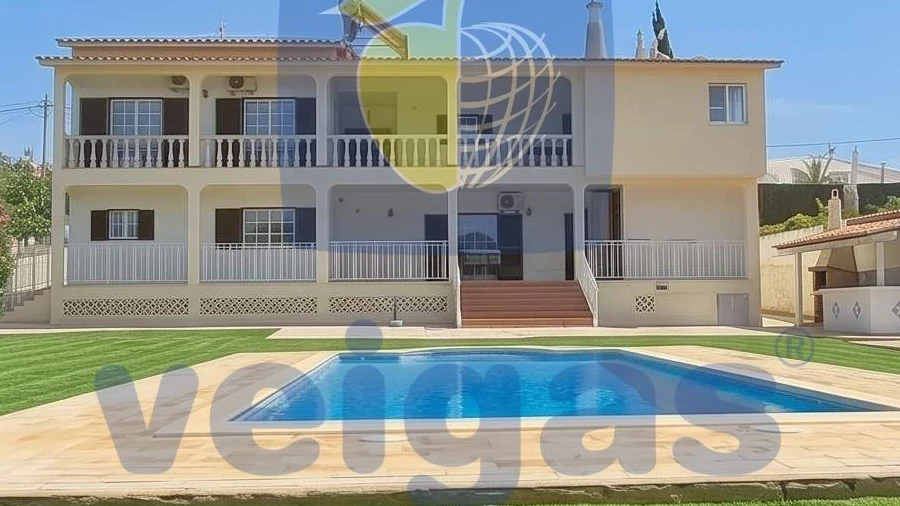 Moradia T6 para Venda em Quarteira