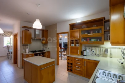 Moradia T4 para Venda em Salir de Matos