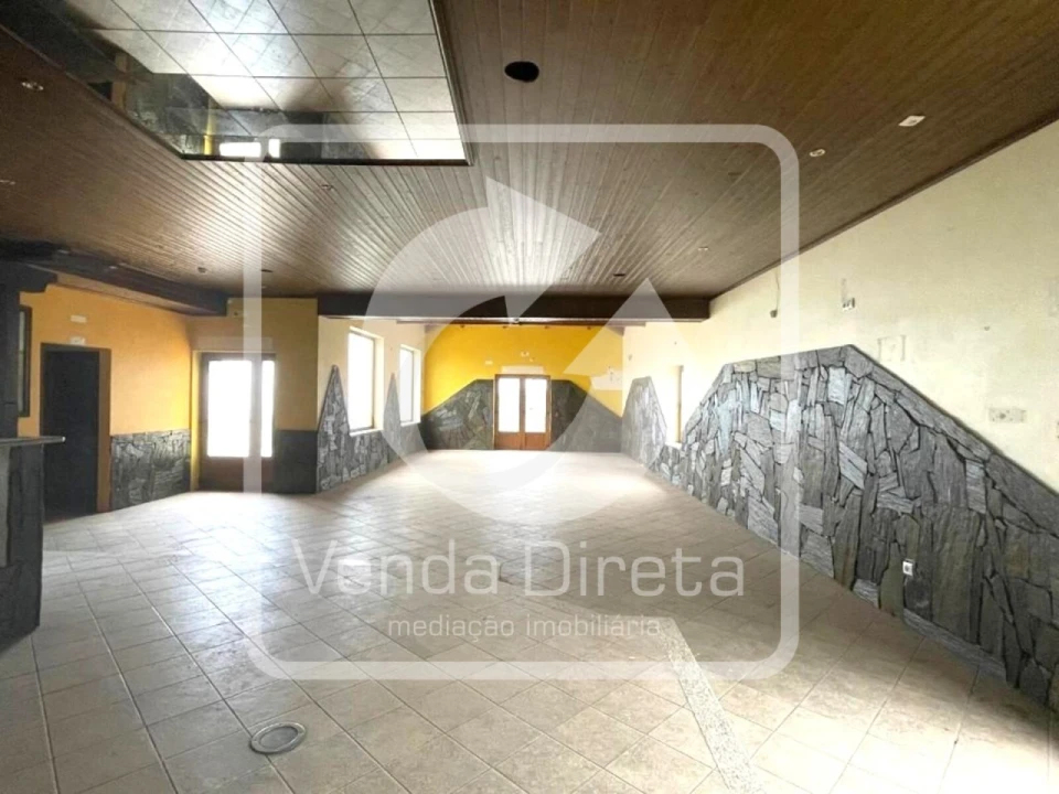 Prédio para Venda em Valongo dos Azeites Foto 5