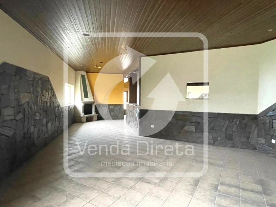 Prédio para Venda em Valongo dos Azeites Foto 6