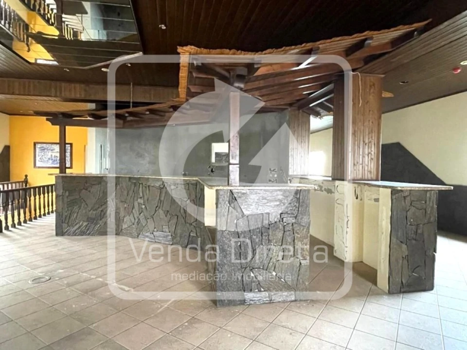 Prédio para Venda em Valongo dos Azeites Foto 7