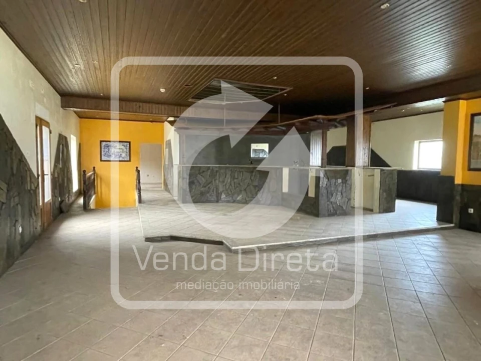 Prédio para Venda em Valongo dos Azeites Foto 8