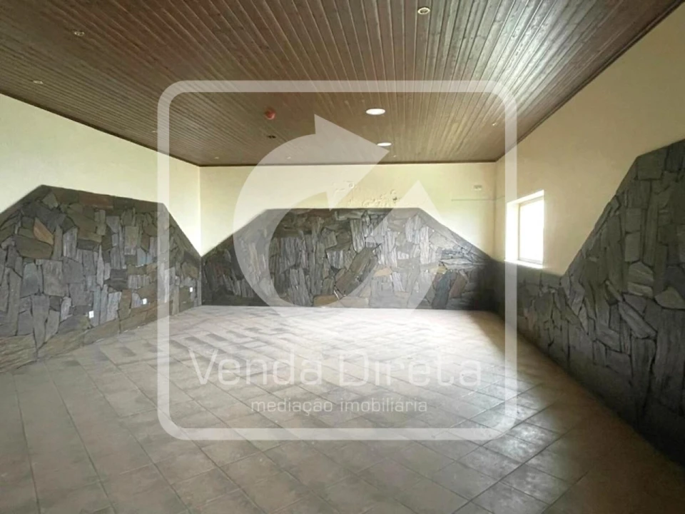 Prédio para Venda em Valongo dos Azeites Foto 9