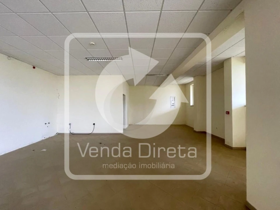Prédio para Venda em Valongo dos Azeites Foto 13