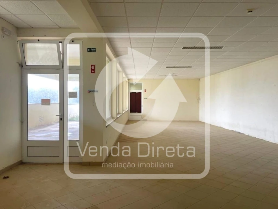 Prédio para Venda em Valongo dos Azeites Foto 14