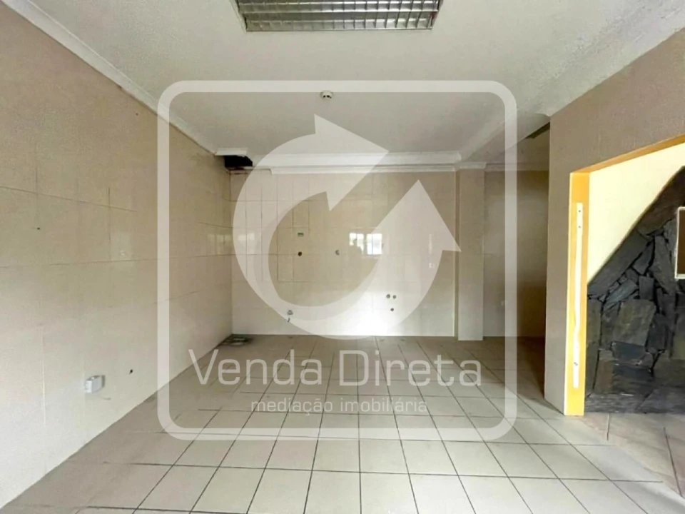 Prédio para Venda em Valongo dos Azeites Foto 15