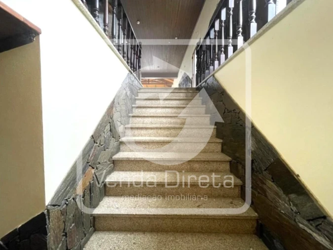 Prédio para Venda em Valongo dos Azeites Foto 10