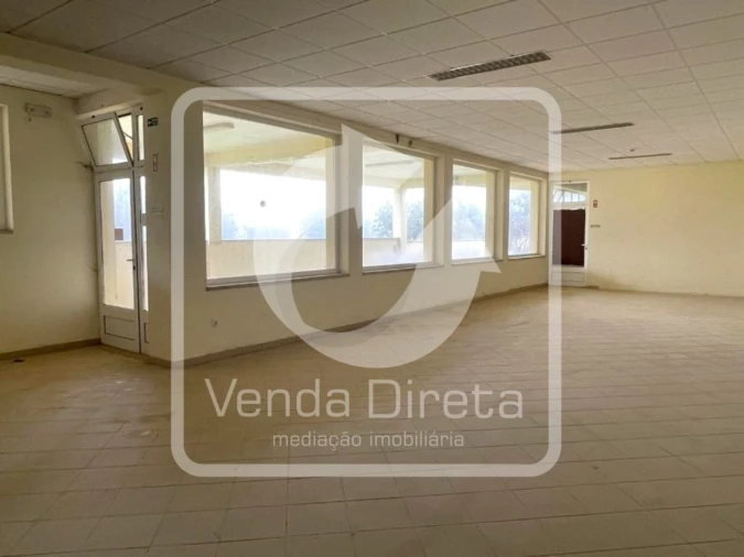 Prédio para Venda em Valongo dos Azeites Foto 12