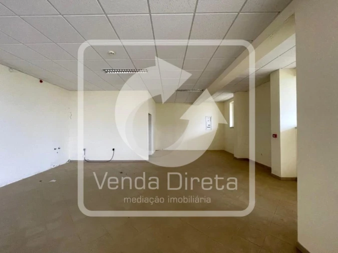 Prédio para Venda em Valongo dos Azeites Foto 13