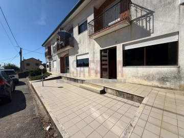 Loja para Arrendamento em Bagunte, Ferreiró, Outeiro Maior e Parada