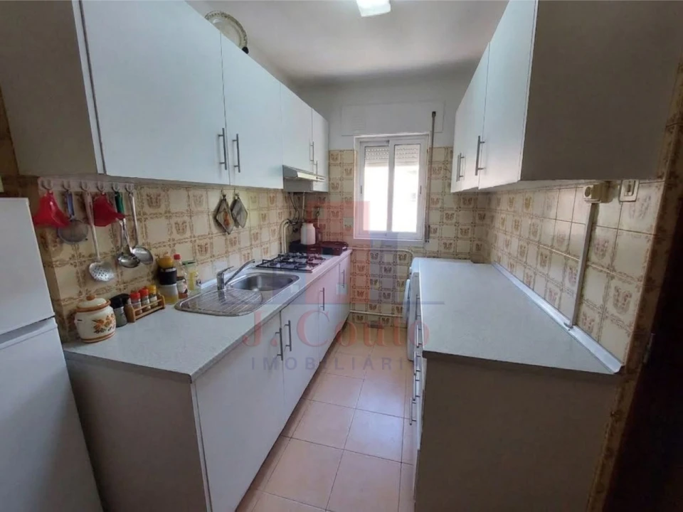 Apartamento T2 para Venda em Tornada e Salir do Porto Foto 1