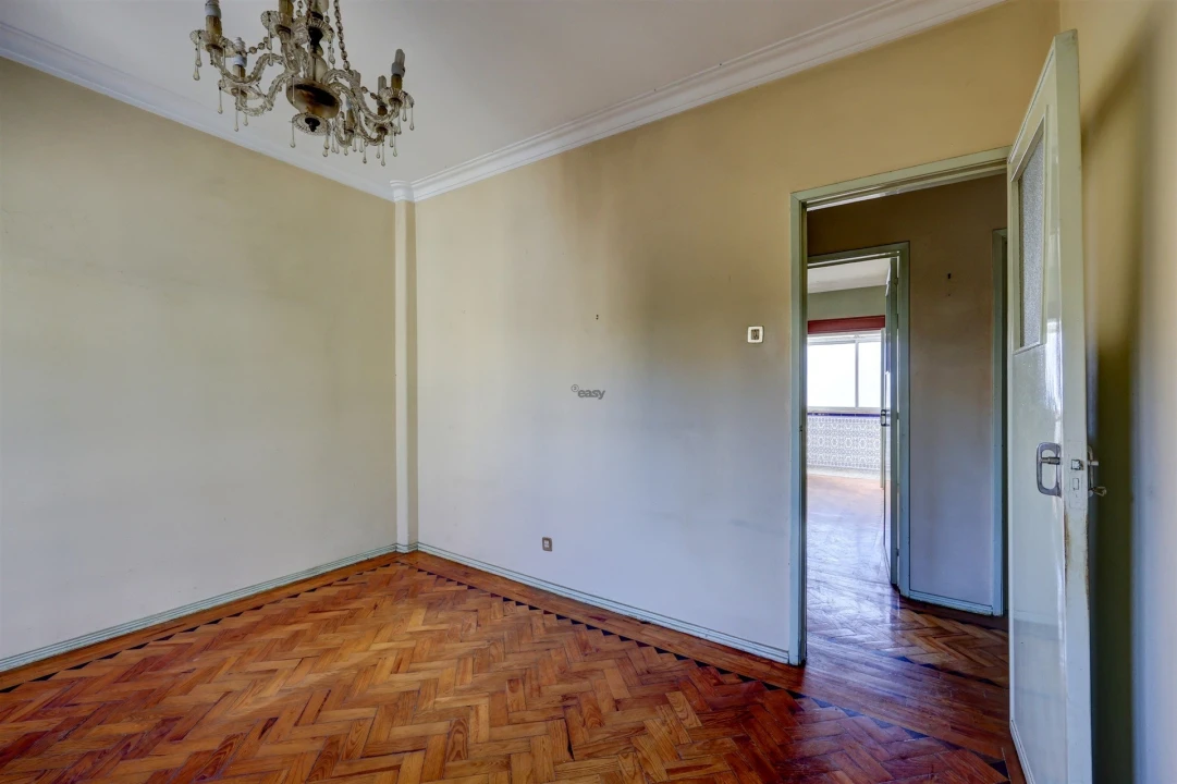 Apartamento T4 para Venda em Venteira Foto 6