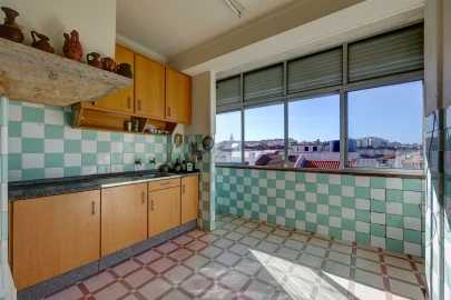 Apartamento T4 para Venda em Venteira