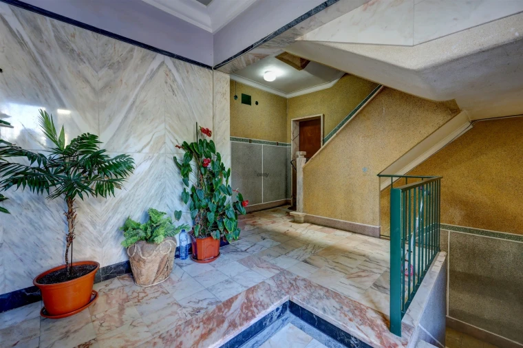 Apartamento T4 para Venda em Venteira Foto 26