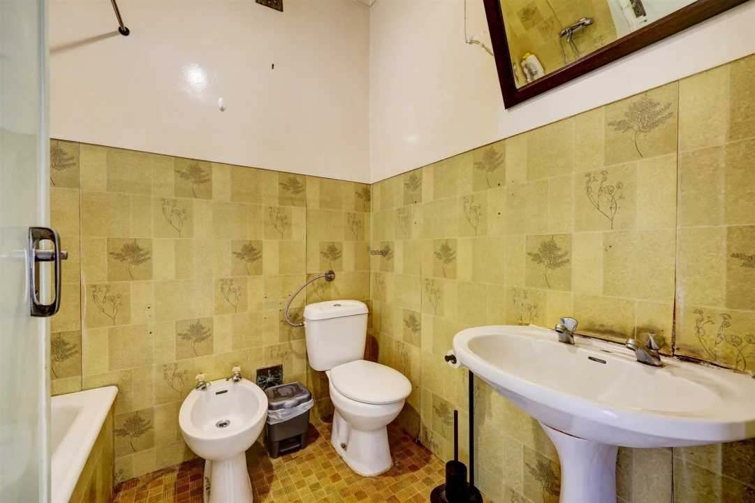 Apartamento T4 para Venda em Venteira Foto 15